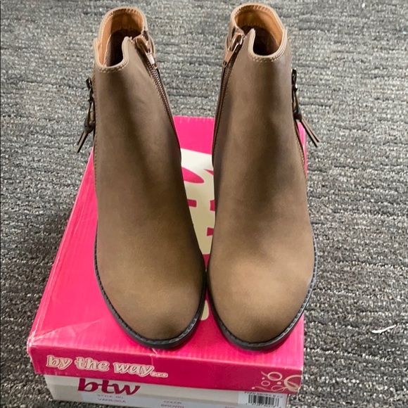 BWT Shoes - NWTS Bwt Boots Size 5